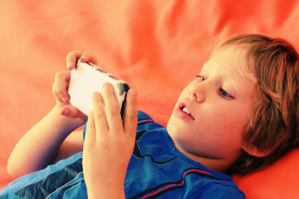 Digital autism - causes and symptoms of the influence of the phone on the child's brain